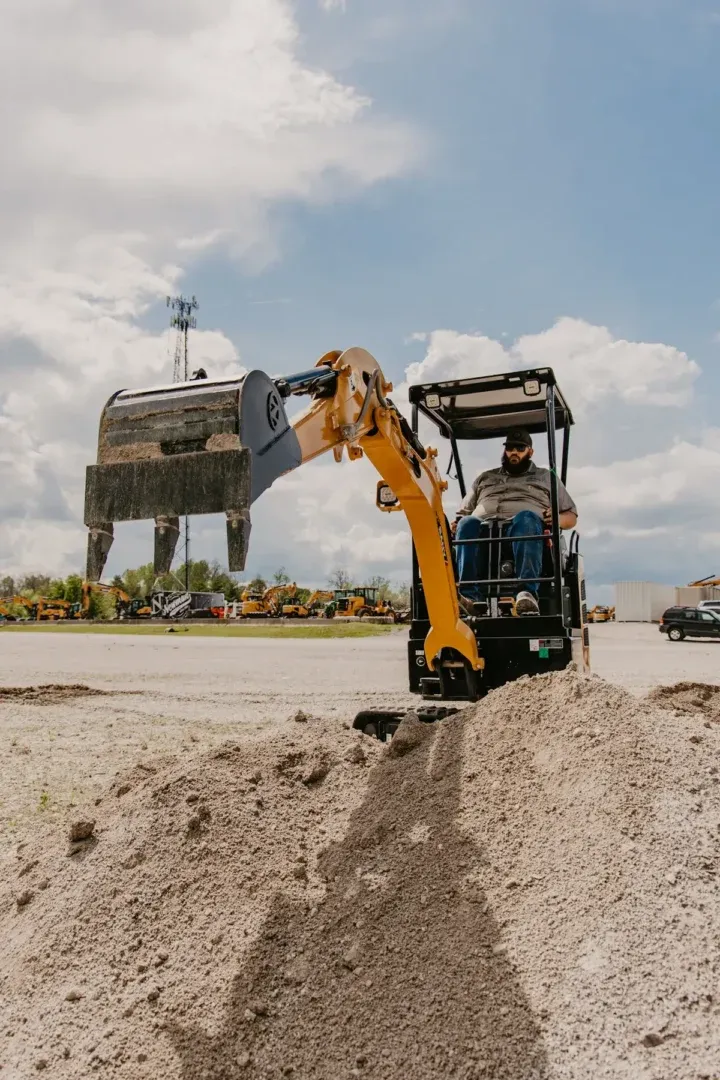 SANY SY18U — Small Swing Boom Excavators